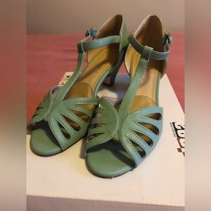 Size 37 Mint Vintage style shoes